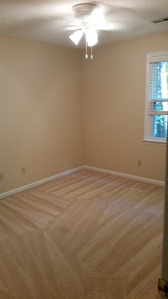Building Photo - 4619 Country Woods Ln
