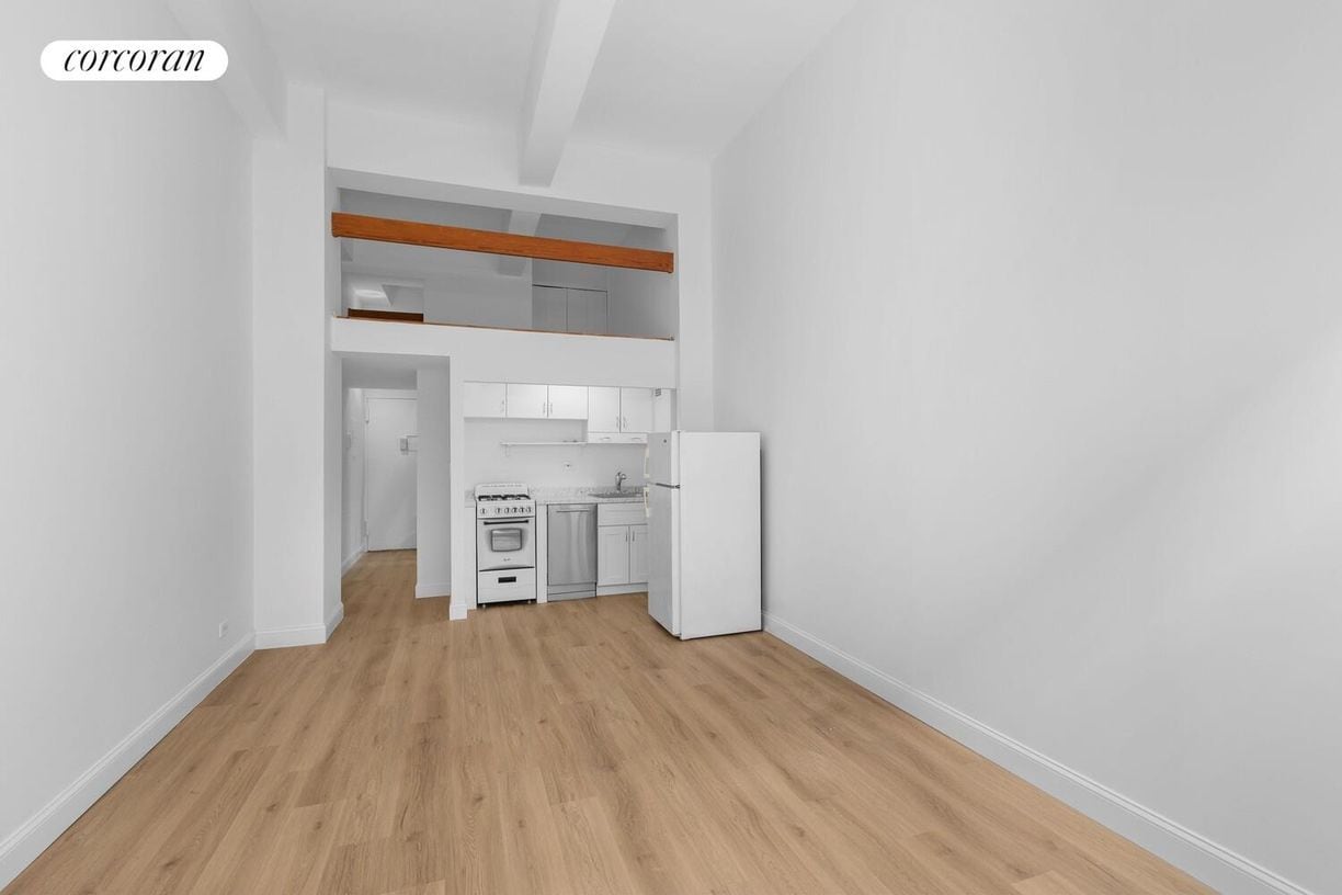 Building Photo - 350 E 62nd St