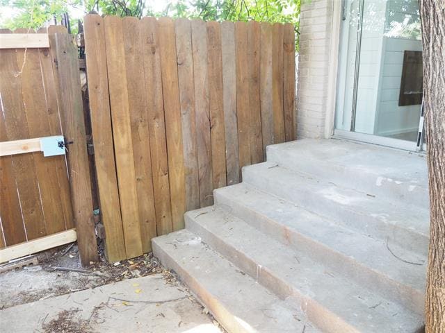 Building Photo - 962 S Weatherred Dr