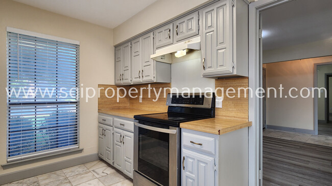 Building Photo - Great 4 bedroom Richardson home