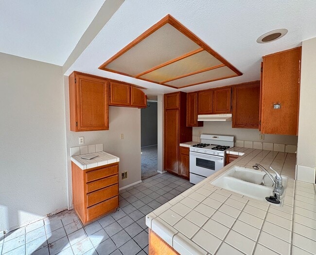 Building Photo - 4BR Large Oceanside Home Near Guajome Lake