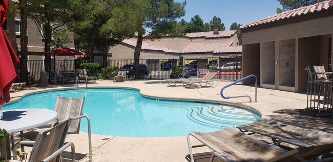 Building Photo - Beautiful 3 bedroom condo, located in a 24 hour guard gated community