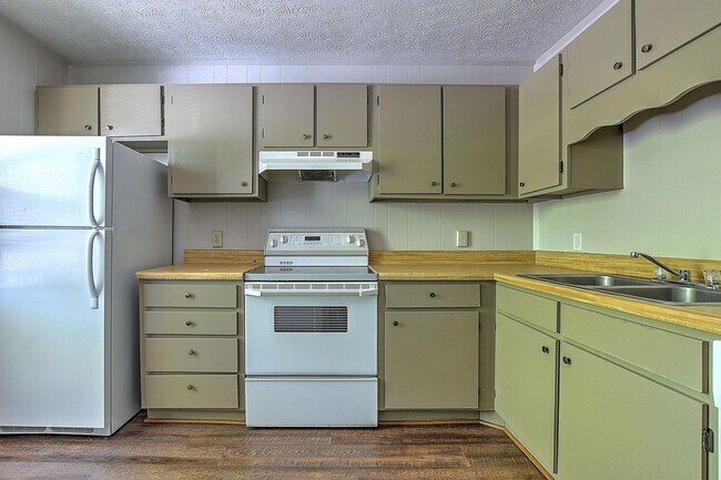 Building Photo - 409 Cypress St