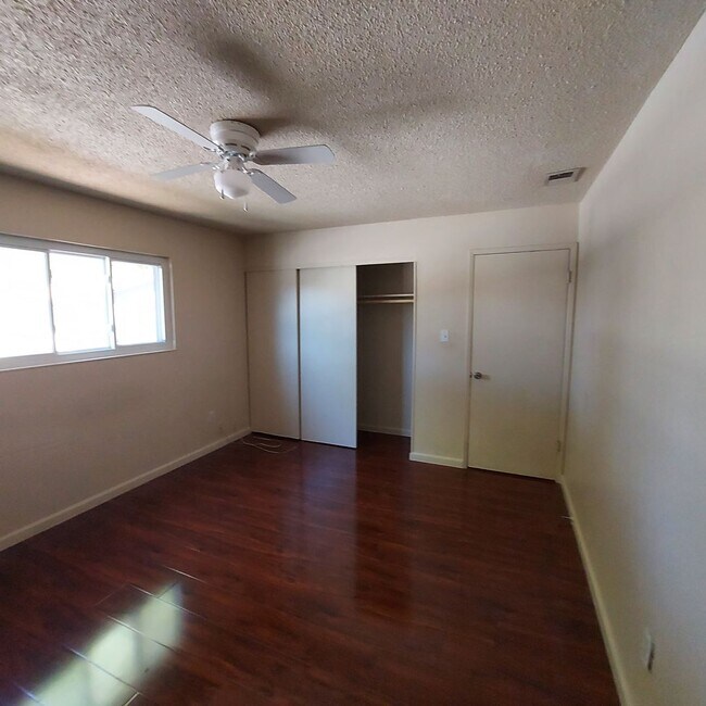 Building Photo - Nice 3 bedroom condo near CSUS.  Available for move in this month.