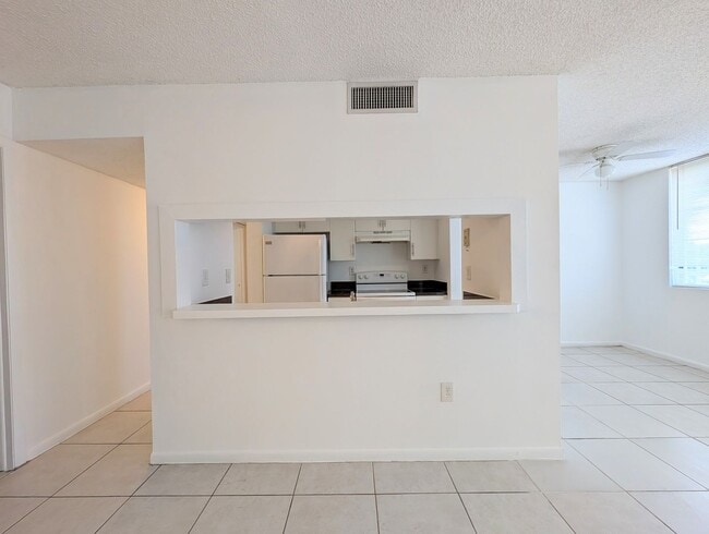 Building Photo - Spacious 2BR/2BA Residence – Great Kendall Location