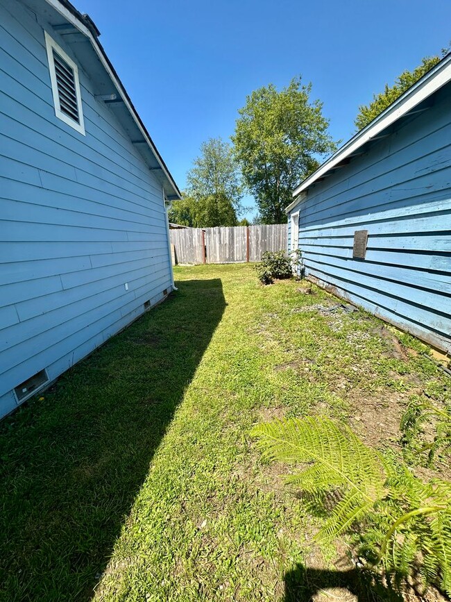 Building Photo - Fresh & Spacious 4 Bed / 2 Bath Home on Oversized Lot – McKinleyville - $2650