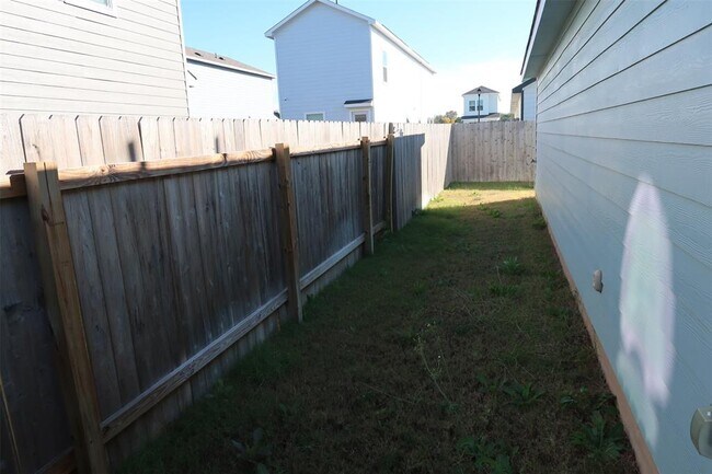 Building Photo - 716 Commander Abbott Dr