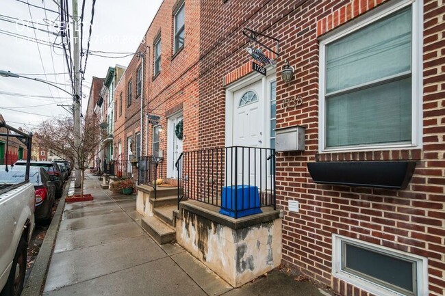 Building Photo - Three Bed Fishtown Home