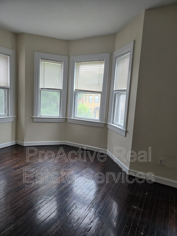 Building Photo - 910 Colonial Ave