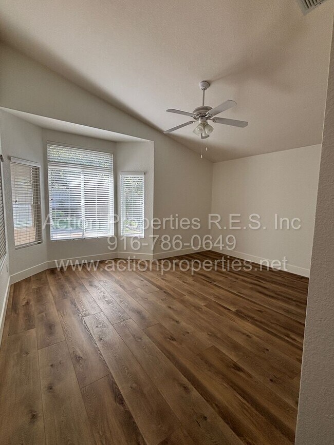 Building Photo - 6000 Buggy Whip Ln