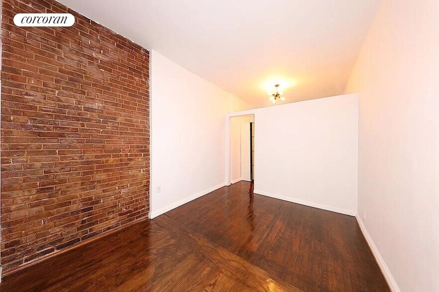 Building Photo - 301 E 95th St