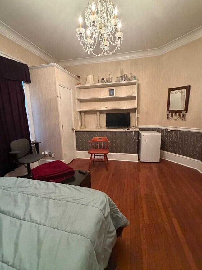 Building Photo - Villa Rooming house