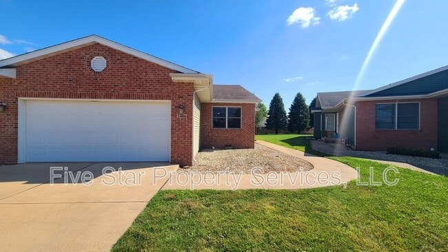 Primary Photo - 1406 School House Ln