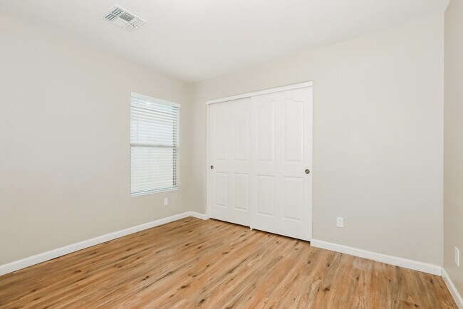 Building Photo - 39433 N Parisi Cir