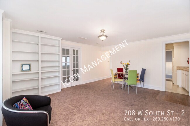 Building Photo - 708 W South St