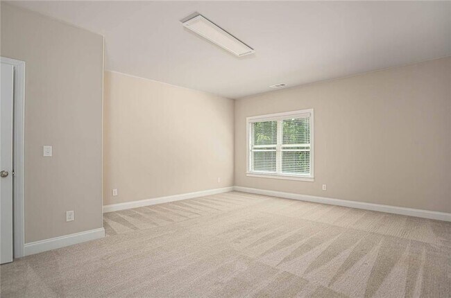 Building Photo - 2276 Caledonia Dr SE