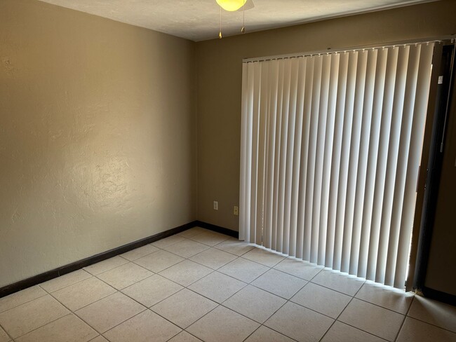 Building Photo - 3743 Donovan Dr