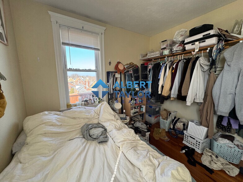 Bedroom 4 - 33 Shannon St