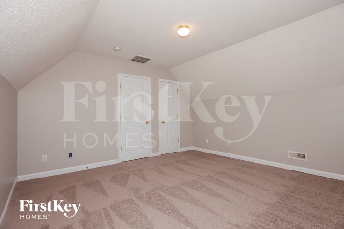 Building Photo - 634 Longacre Dr