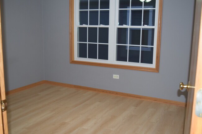 Building Photo - 800 Madison St