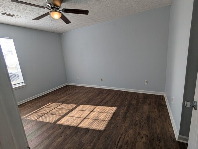 Building Photo - Lakeside Woods Estate Living In the Heart ...