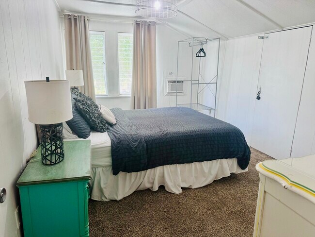 Building Photo - 204 S M St