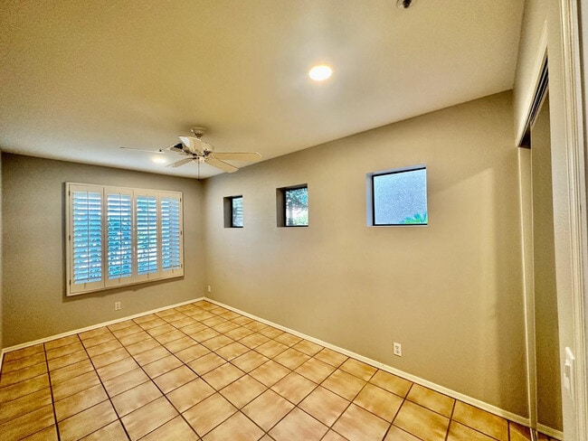 Building Photo - 9071 E Caribbean Ln