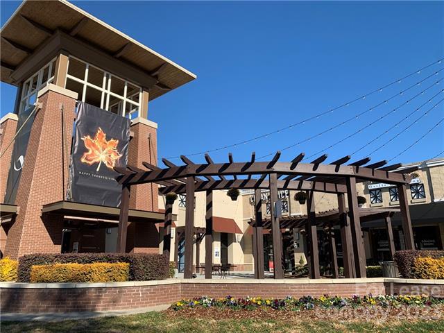 Building Photo - 2519 Stockbridge Dr