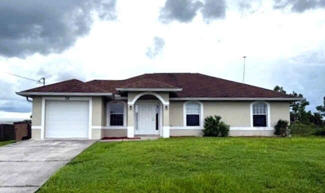 Primary Photo - Spacious 3 Bed / 2 Bath Home in the Heart ...