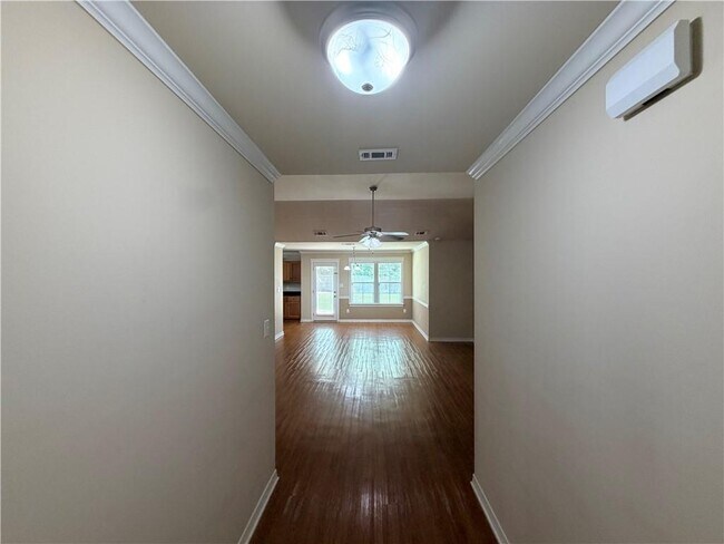 Building Photo - 9646 Estate Dr