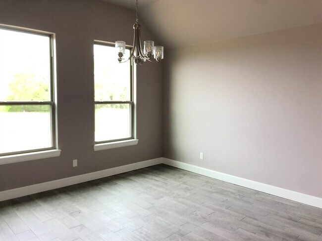 Building Photo - 1540 W Savannah Cir