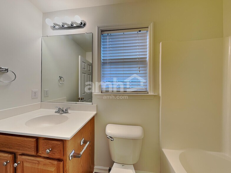 Building Photo - 159 Sailway Rd