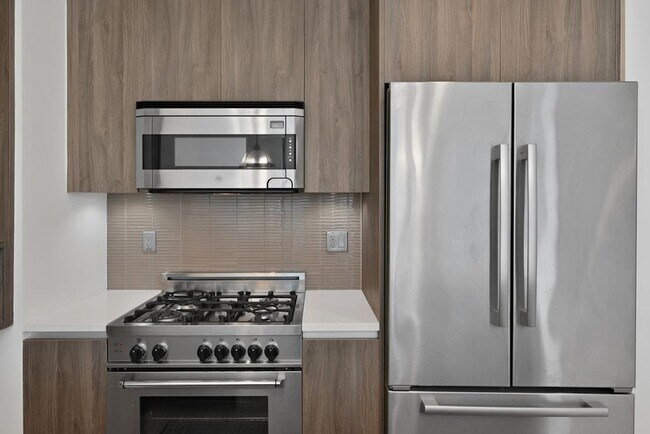 Building Photo - 160 1st St