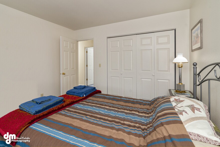 Building Photo - 2630 Klamath Dr