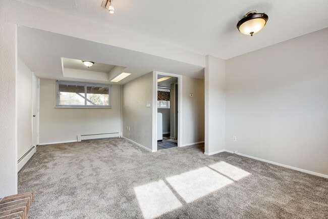Building Photo - 6997 W Roxbury Ave