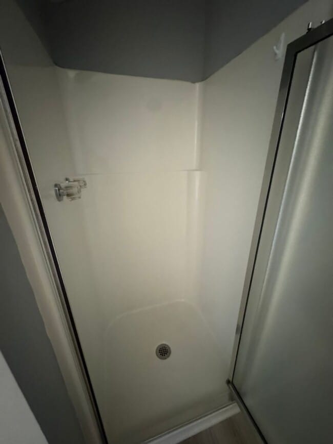 Building Photo - Graham Ave Duplex