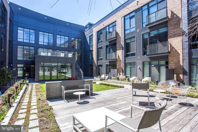 Building Photo - 525 Water St SW