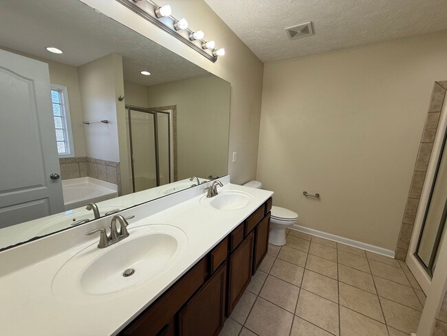 Building Photo - Charming 3 Bedroom 2 Bath home located in Carolina Plantation