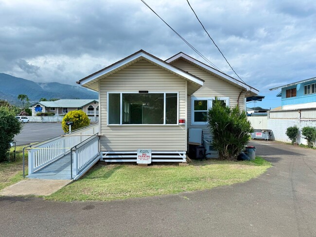 Building Photo - Newly Upgraded 2 Bedroom / 1 Bathroom House in Wailuku! Pet friendly!