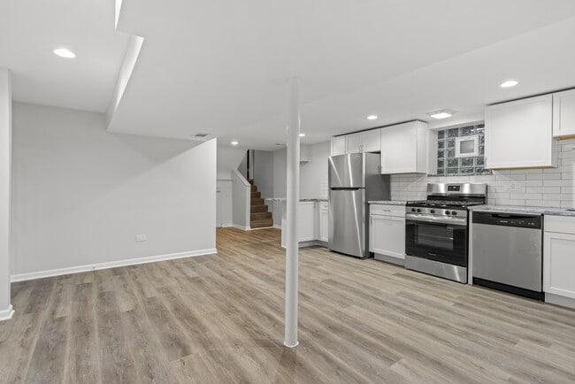 Building Photo - 236 Callan Ave