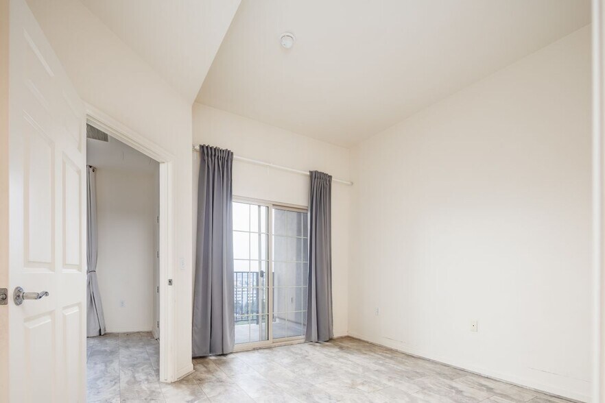 Building Photo - 475 W 12th Ave