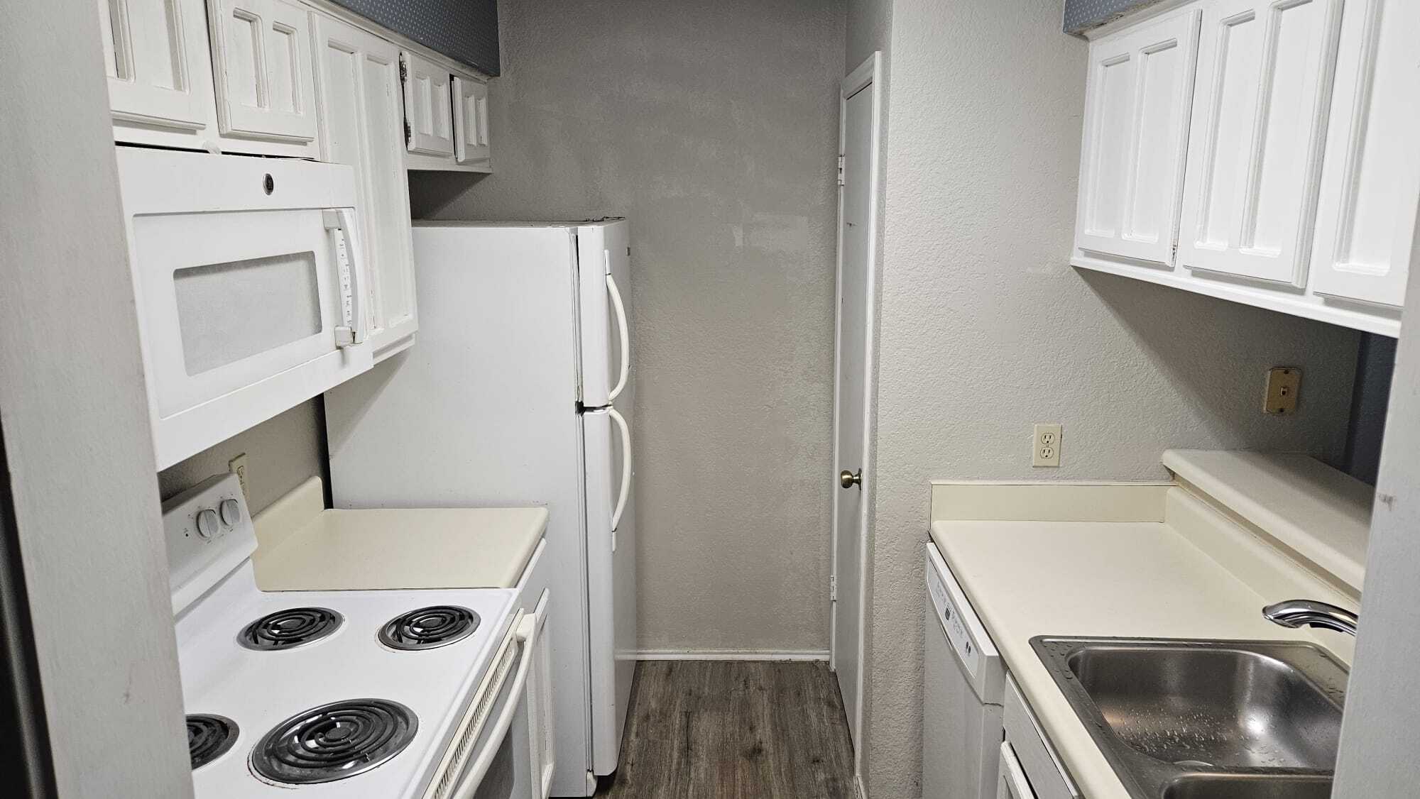 Kitchen - 1202 Thorpe Ln