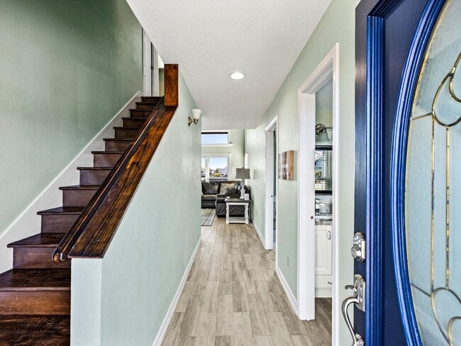 Building Photo - 334 Paradise Dr