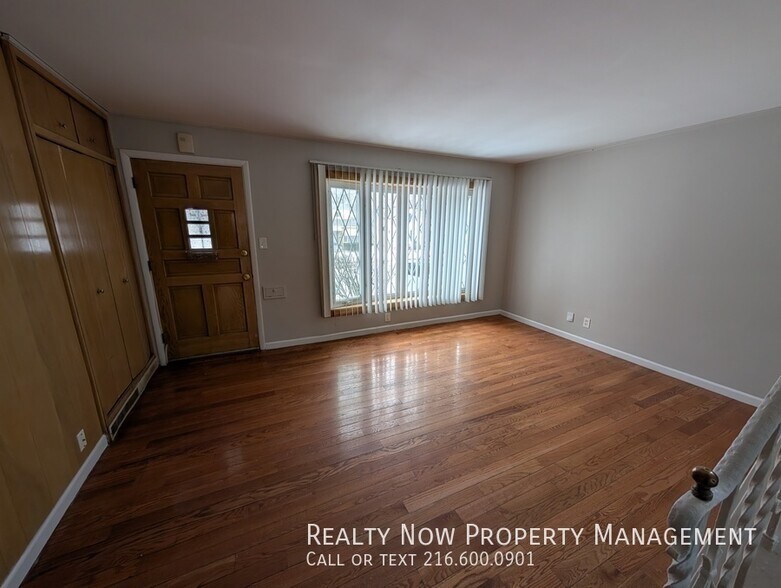 Building Photo - 13604 Oak Park Blvd