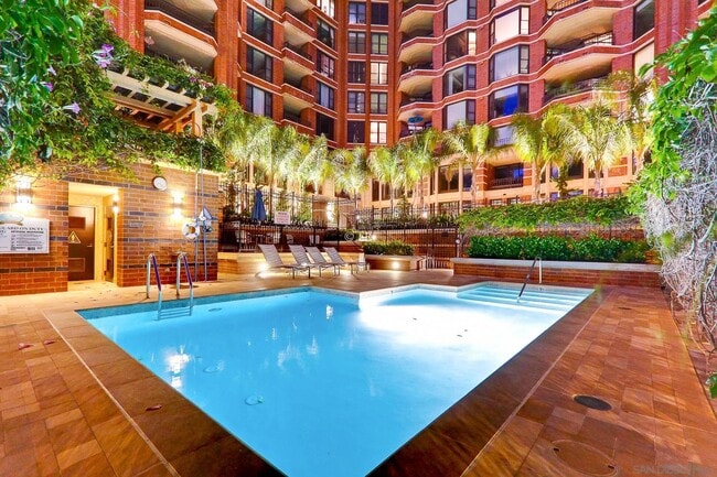 Building Photo - 500 W Harbor Dr