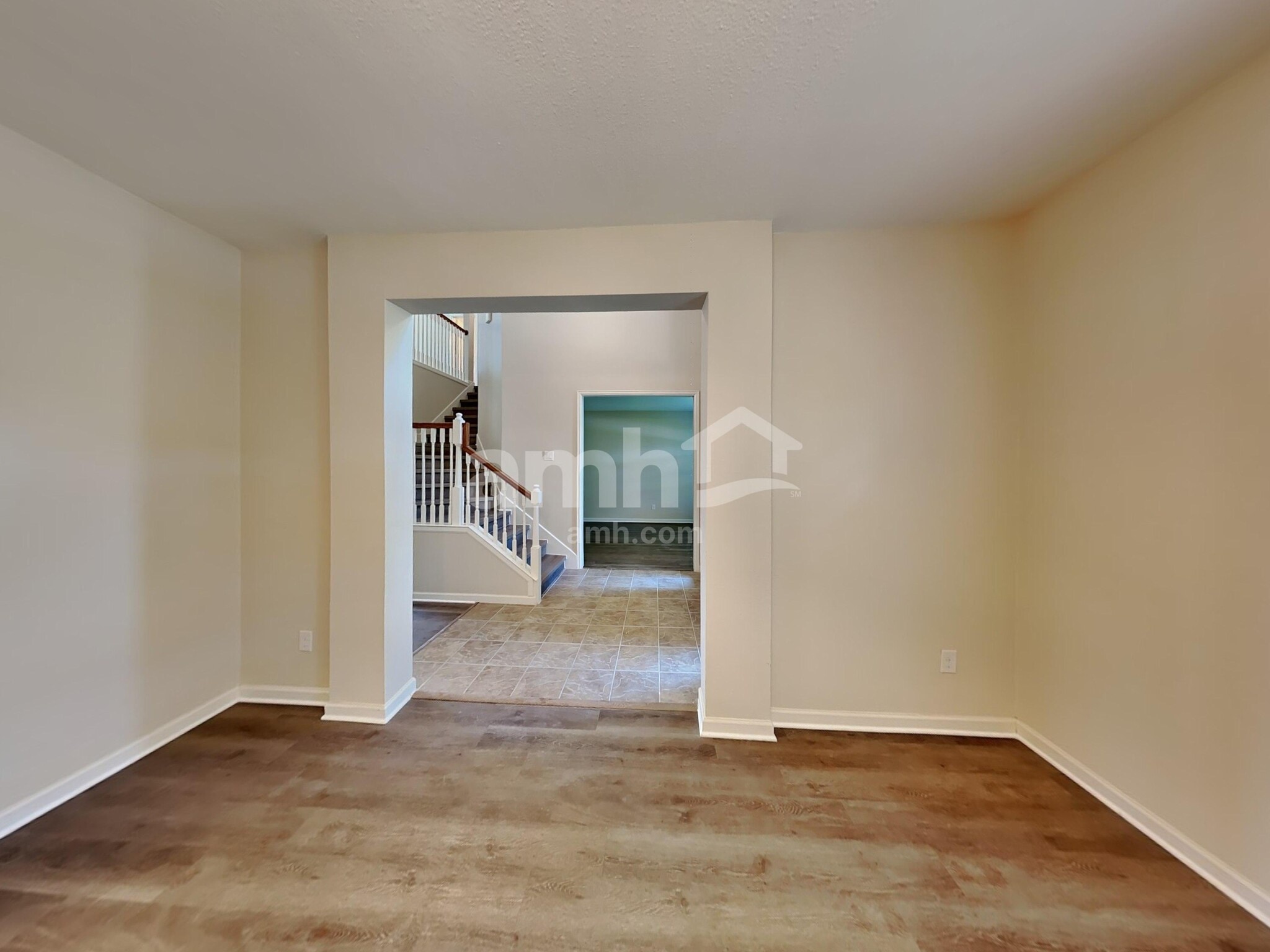 Building Photo - 501 Falcon Lake Dr