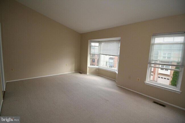 Building Photo - 512 Suffield Dr