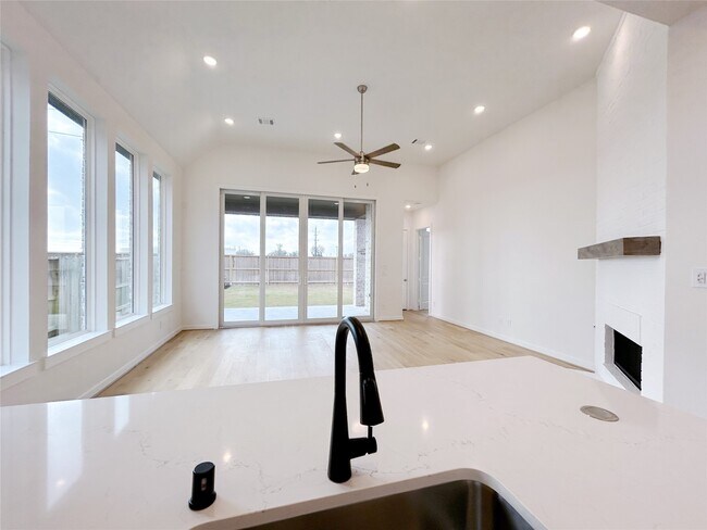 Building Photo - 5222 Tahoe Ct