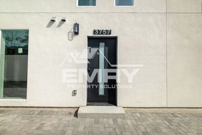 Building Photo - Student Accommodation Los Angeles CA 90018