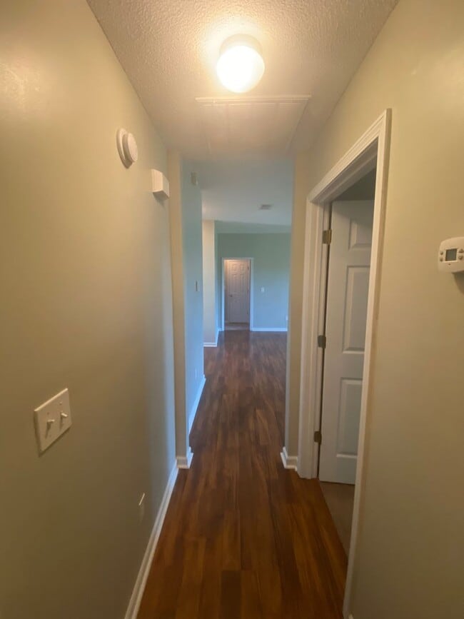 Building Photo - 601 Hidden Creek Cir